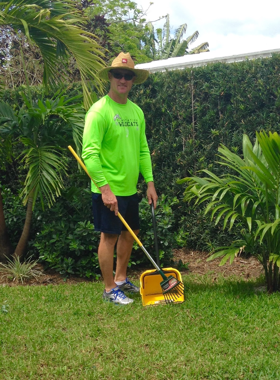 Bomb Squad - Dog waste removal service - Pooper Scooper - Photo 2