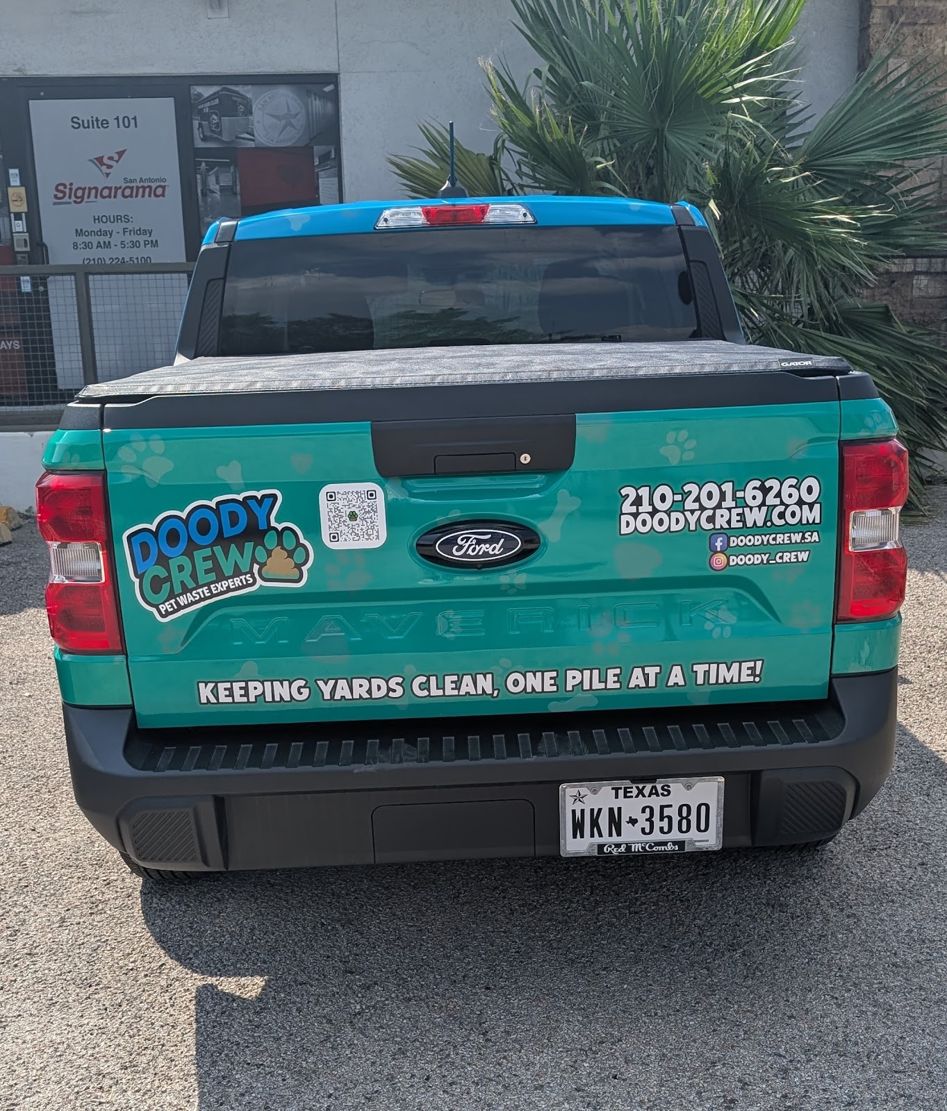 Doody Crew Poop Scooping - Photo 2