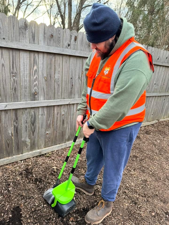 WE SCOOP POOP - Photo 3