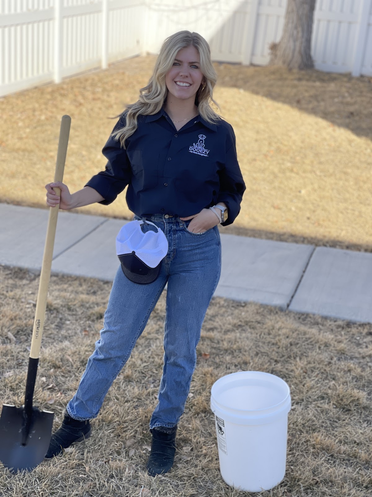 DOOEZY (Dog Poop Scoop and Cleaning. Poop Removal Service)