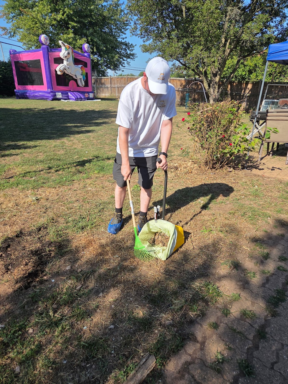 It's Ruff Pooper Scoopers - Photo 3