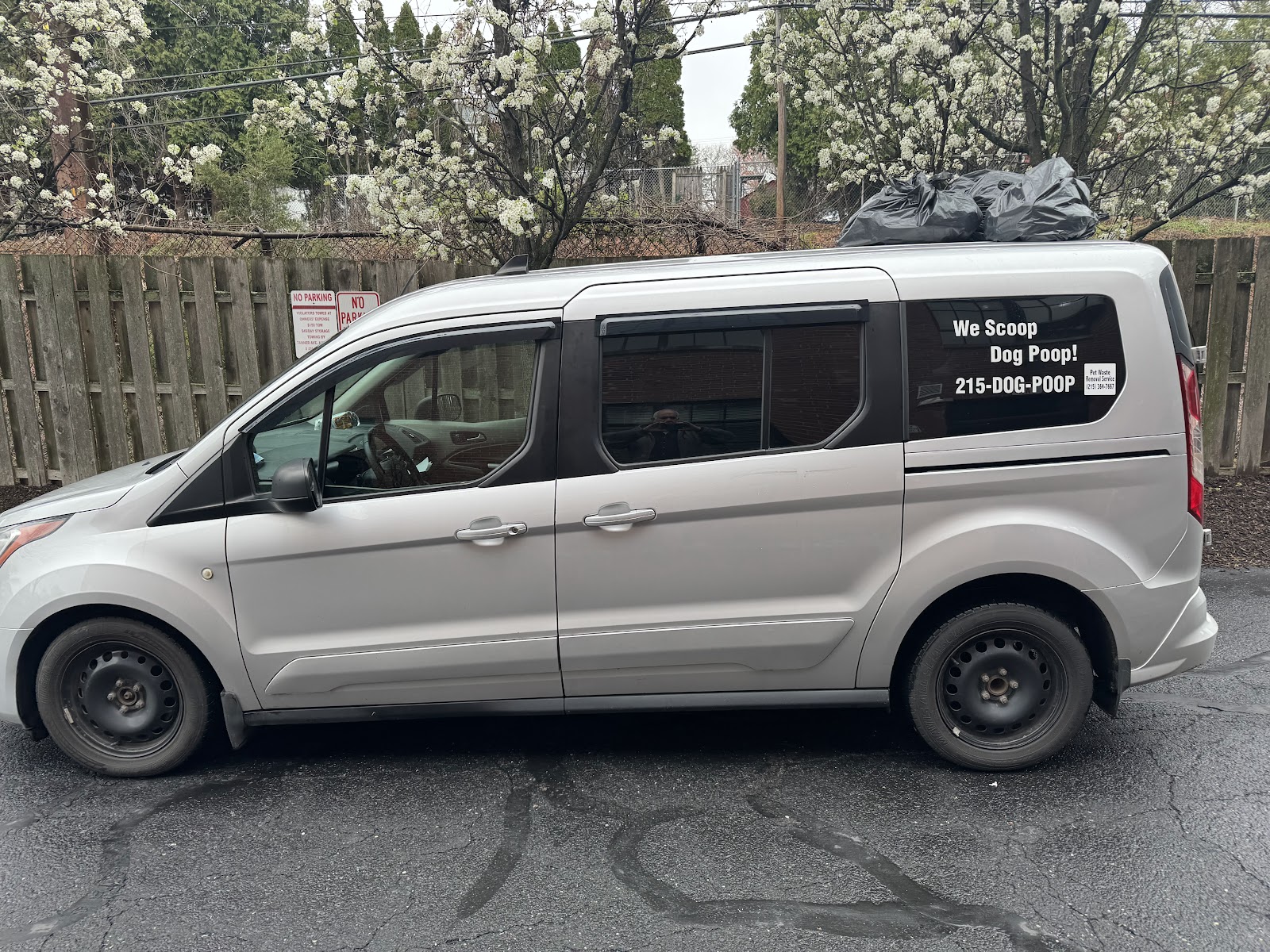 Poopie Scoopers r-us, Sir Scoop - Photo 4