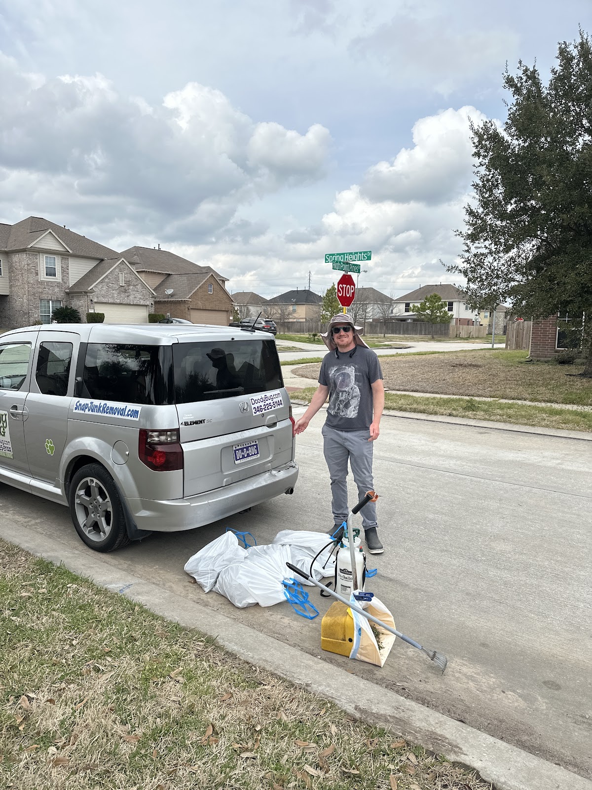 Doody Bug Dog Poop Scooping Service - Photo 3