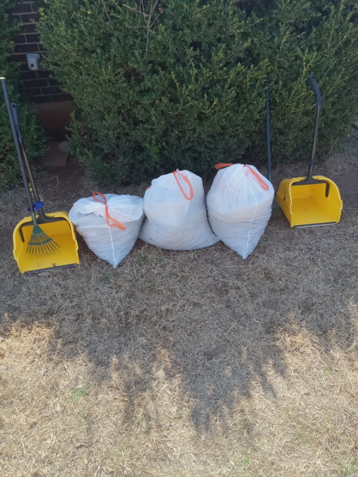 Tailwaggers Professional Poop Scoopers - Photo 2